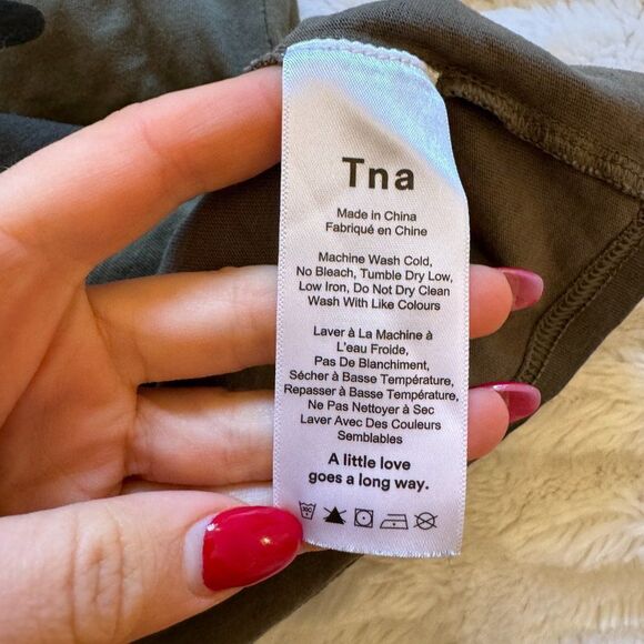 Aritzia TNA Green Camo Camouflage Short Sleeve T-Shirt - Picture 5 of 9